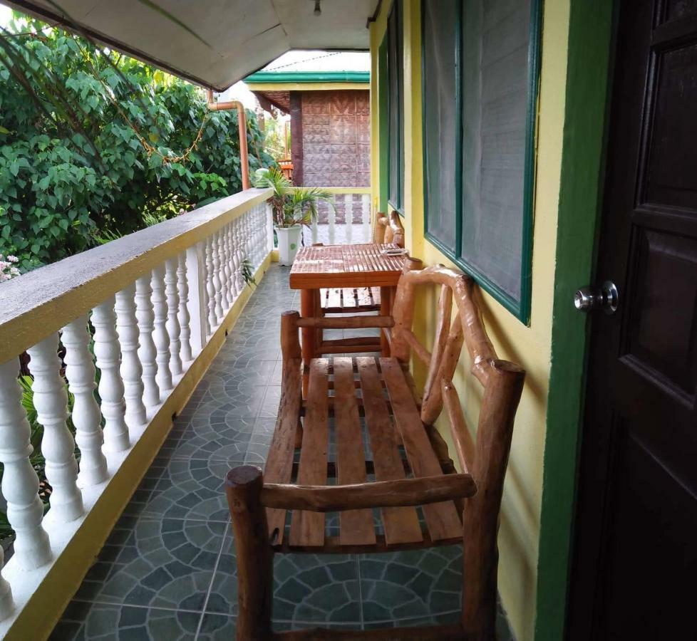 מלאפסקואה איילנד Guanna'S Place Room And Resto Bar מראה חיצוני תמונה